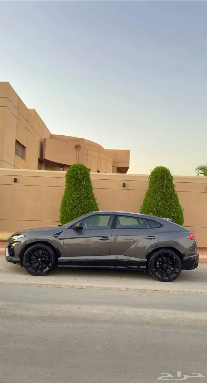 لامبورجيني URUS 2022 1