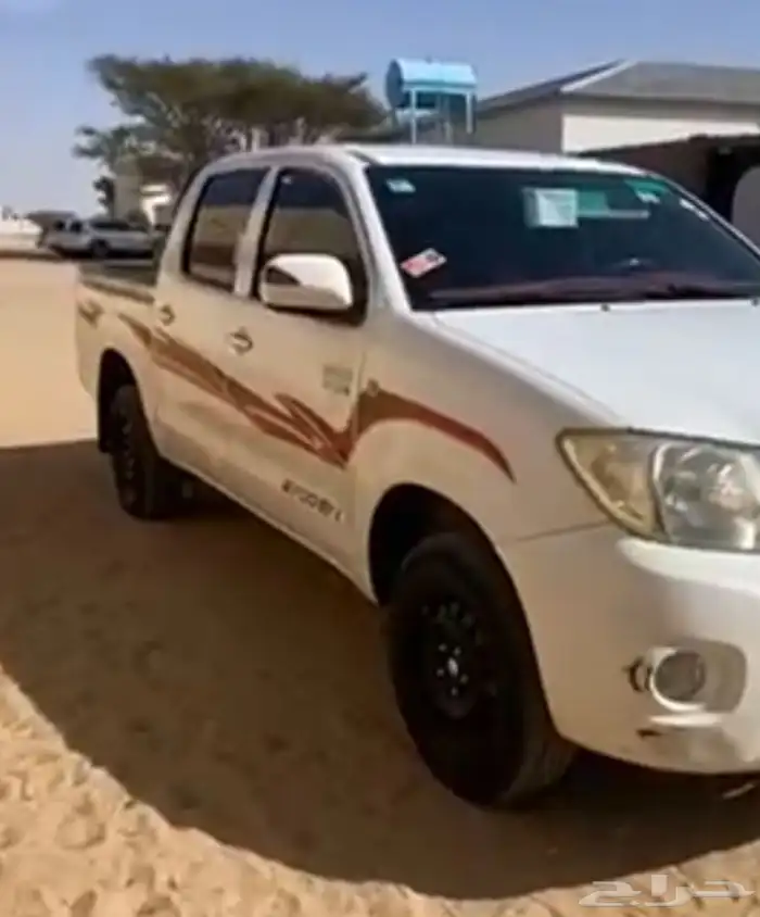 هايلكس 11 فل مشروطه من السمكره والرش ممشى 270 الف 1