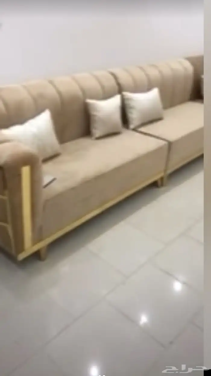 كنب بيج متر 4-5 مع طاوله كبيره وا أربعه خدم 0