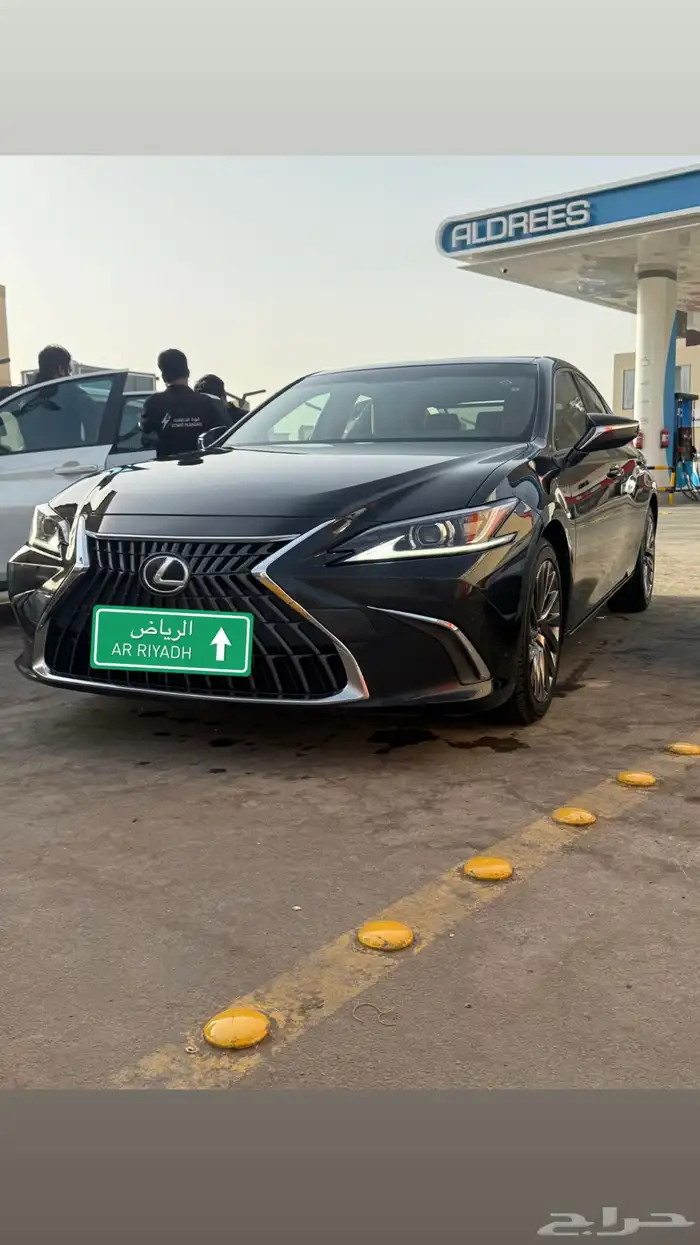 لكزس هايبرد es 300. 2023 4