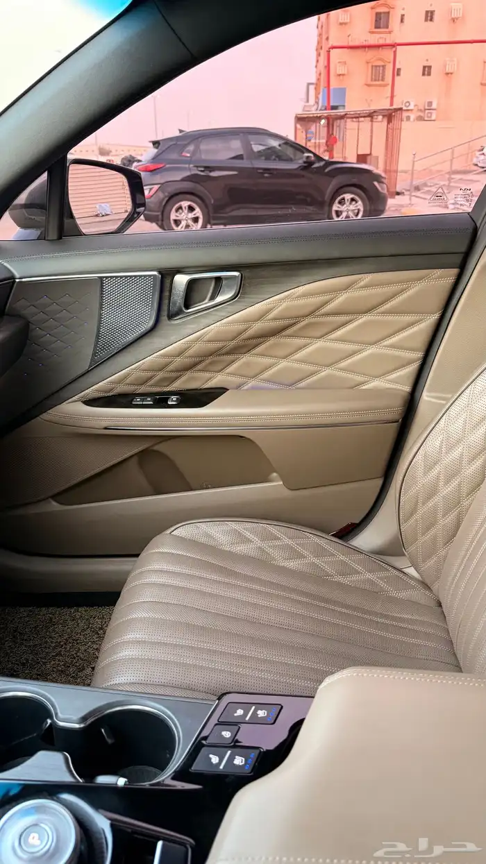 كيا K8 2022 ( بنزين ) فل اوبشن بحالة الوكالة 18