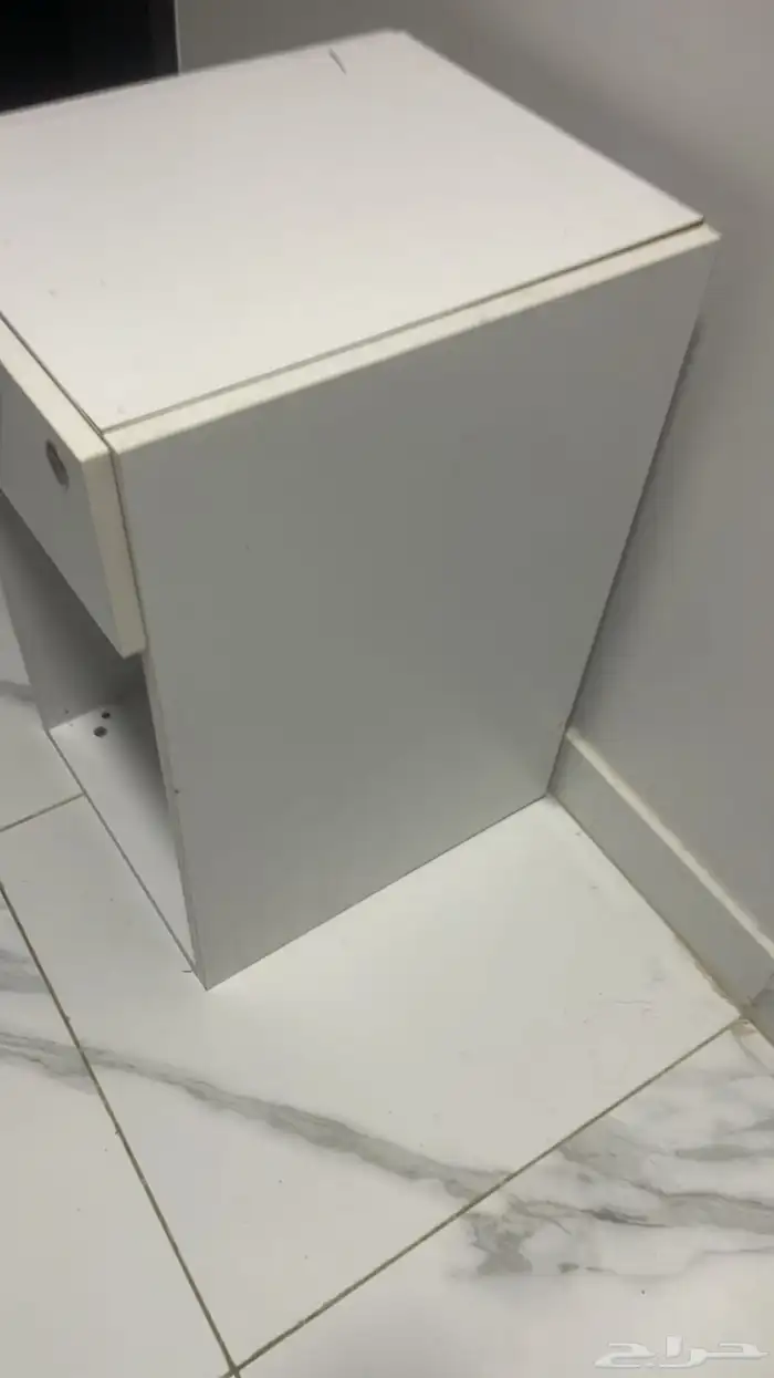 كومدينه لون ابيض 1