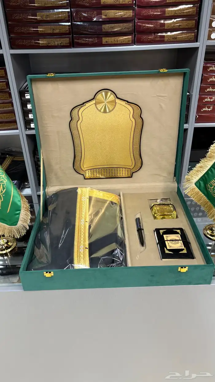 هدية درع مع الصندوق وبشت 2