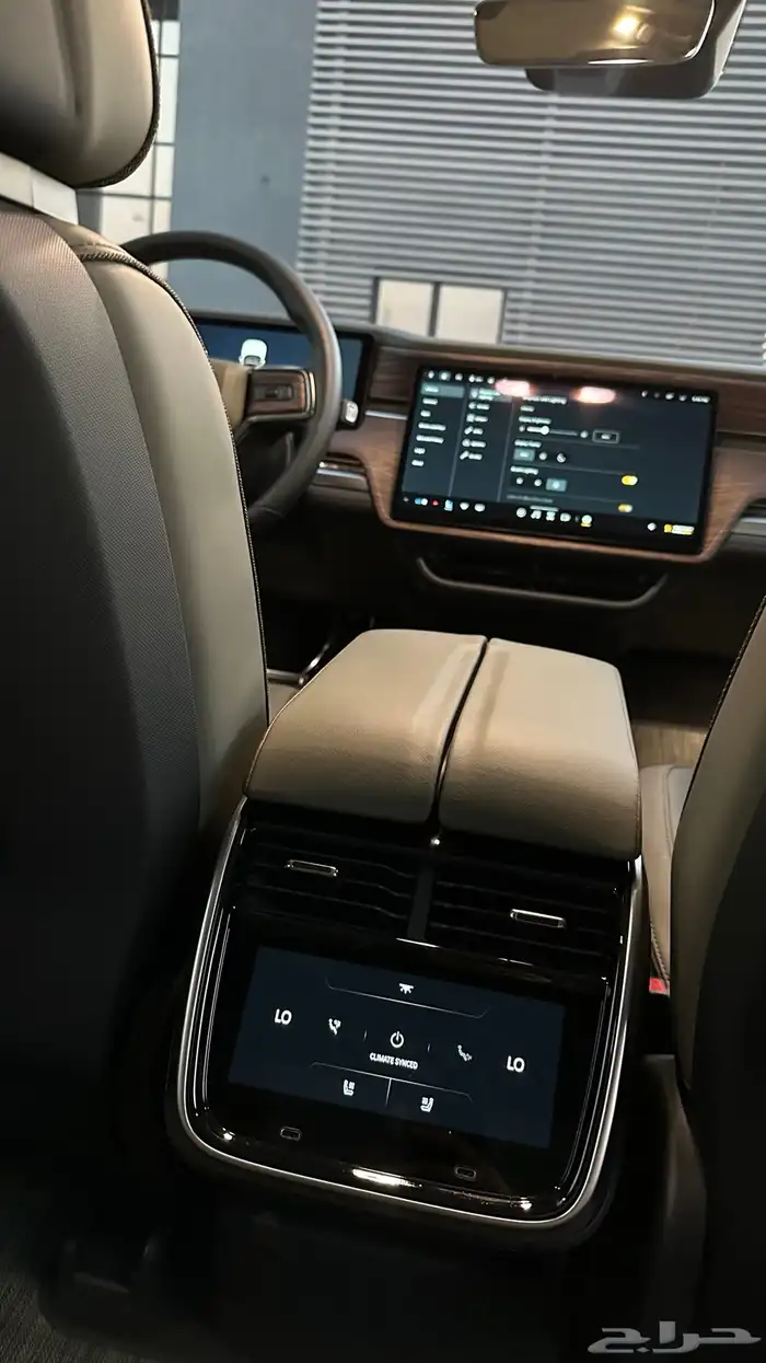 RIVIAN R1 S 2024 27