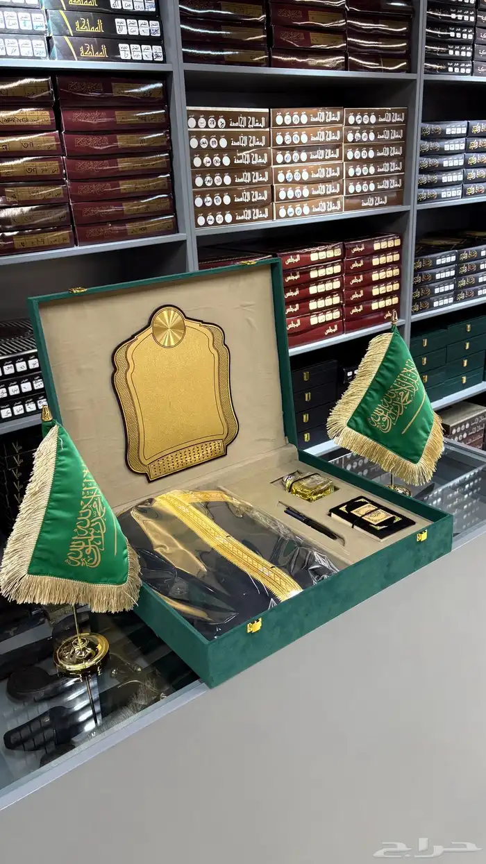 هدية درع مع الصندوق وبشت 1