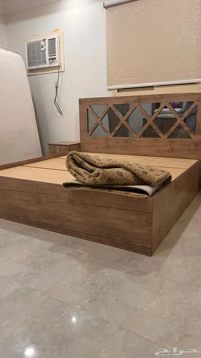 غرفة نوم تفصيل للبيع 4 قطع سرير مرتبة دولاب طاولة تزيين 2