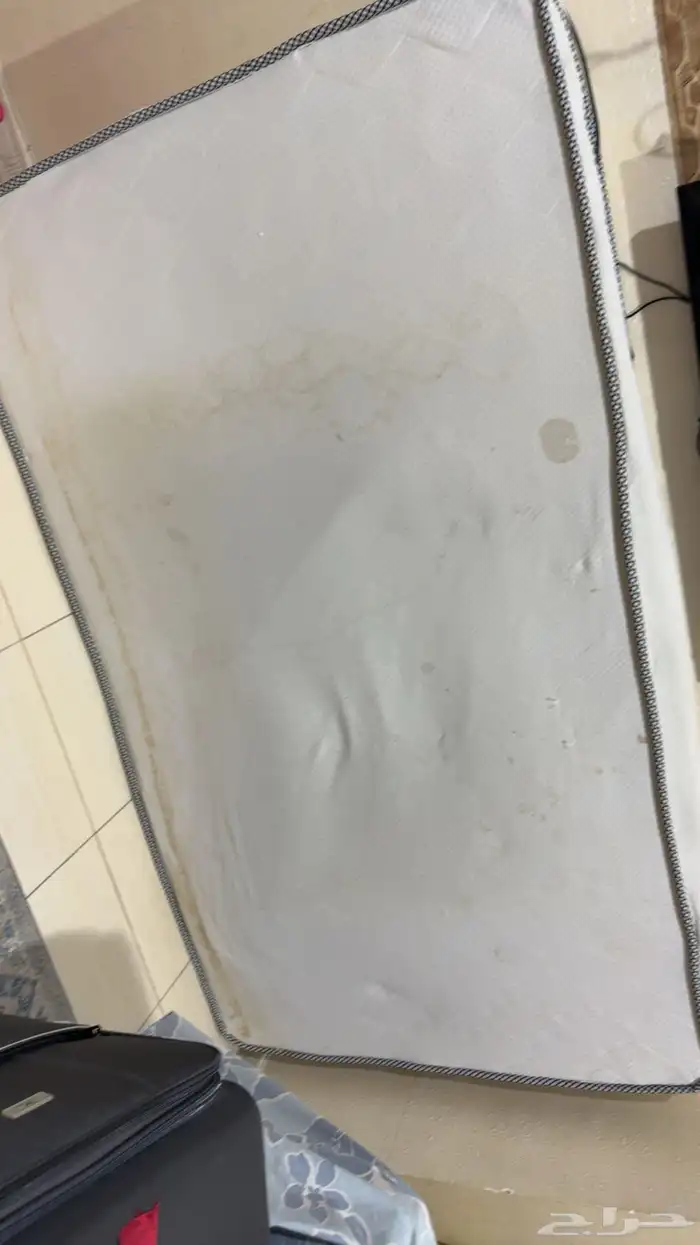 مرتبة سرير نفر ونص - طاولة طعام 0