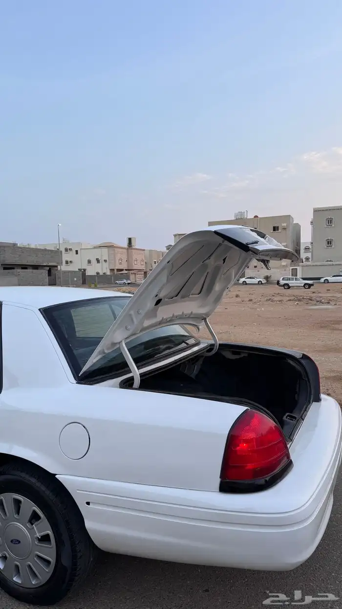 للبيع فورد فكتوريا مدني 7