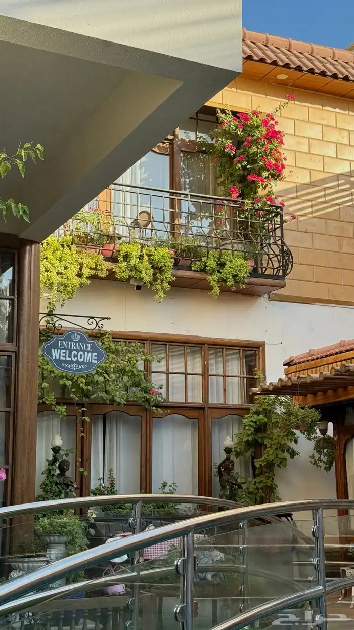 مصورة جوال ايفون (16)بسعر رمزي لتواصل ( ) 0