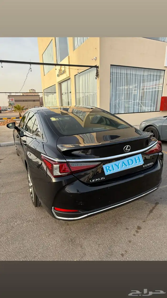 لكزس هايبرد es 300. 2023 1