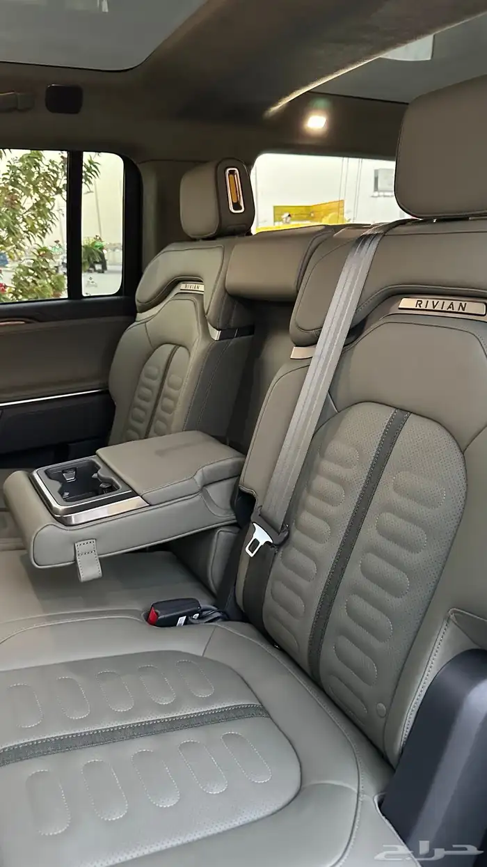 RIVIAN R1 S 2024 29