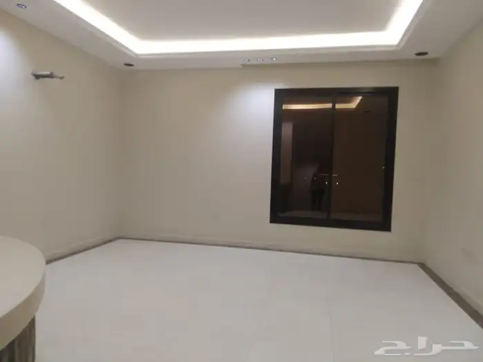 فلة للبيع حي الزمرد جده 7