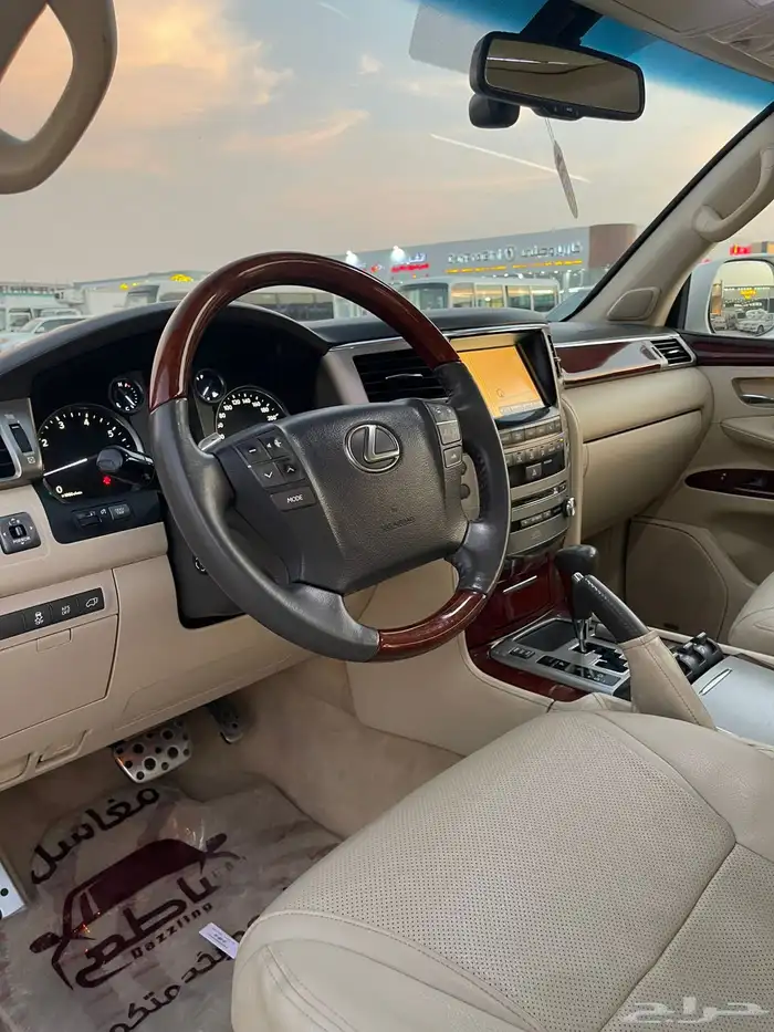 لكزس LX 570. 2015 12