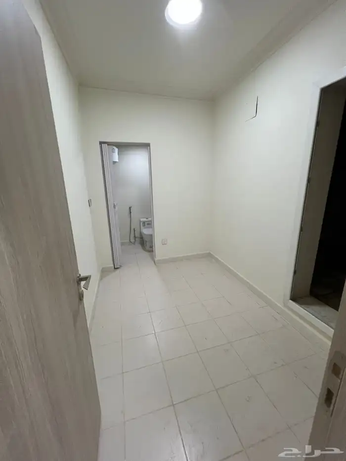 للإيجار فله حي المطار الايجار سنوي 52 الف شهري 5000 10