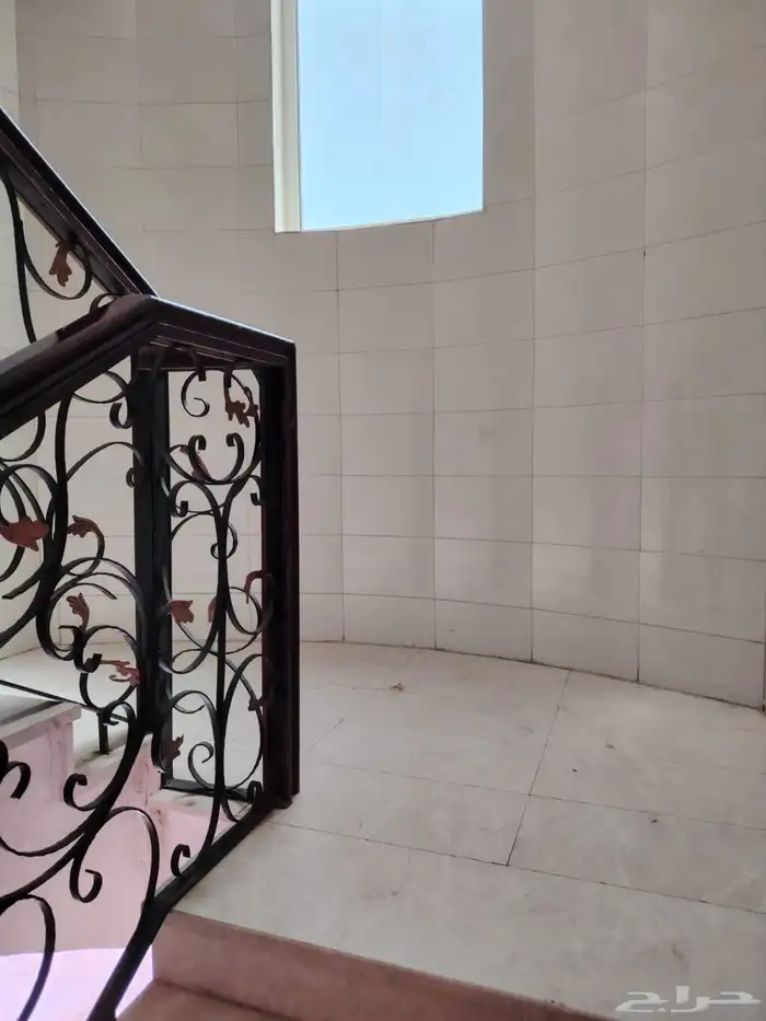 عماره للبيع في المدينه المنوره بجوار الاستاذ الرياضي 1