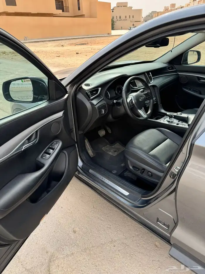 للبيع سيارة انفنتي QX50 (المالك الأول) 19