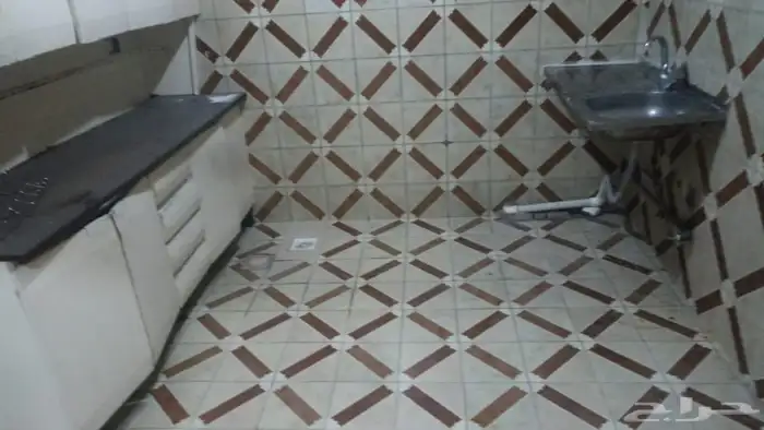 شقة للايجار حي العزيزة 5