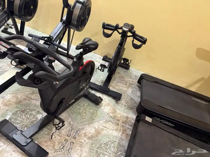 اجهزة نادي سير و دراجات لايف فيتنس امريكي 9