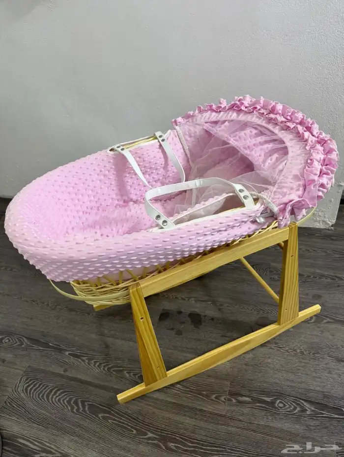 ادراج وأرفف مع مرايه وسله موسى 1