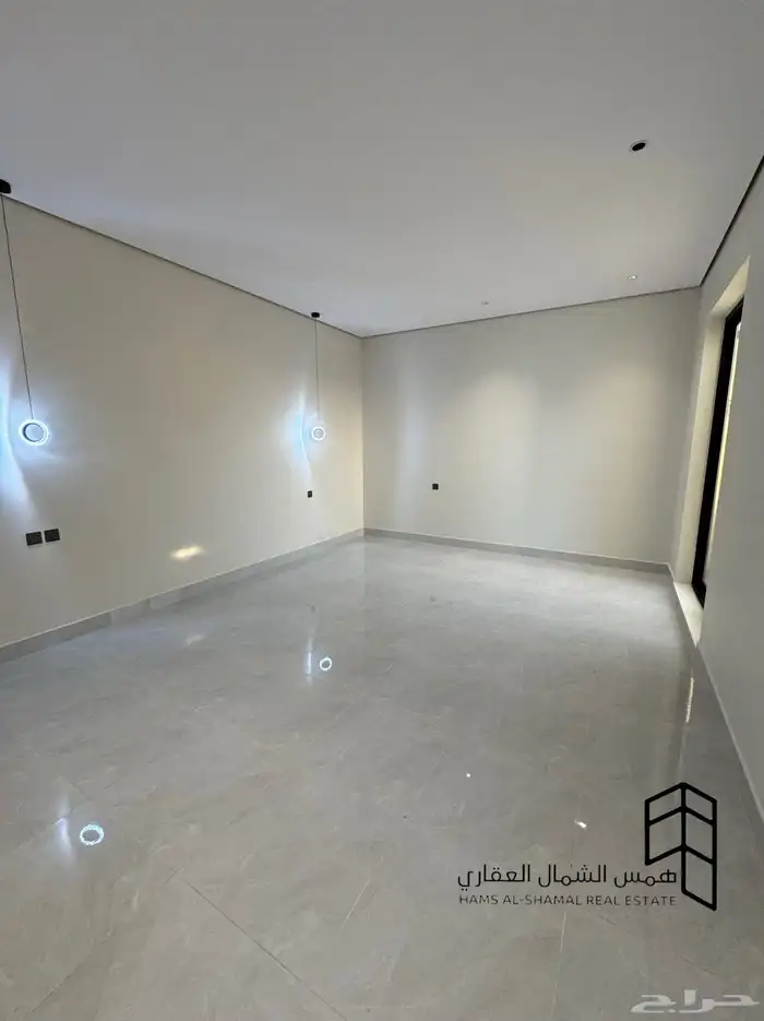 للبيع فيلا روف علوي حي الاخضر 7