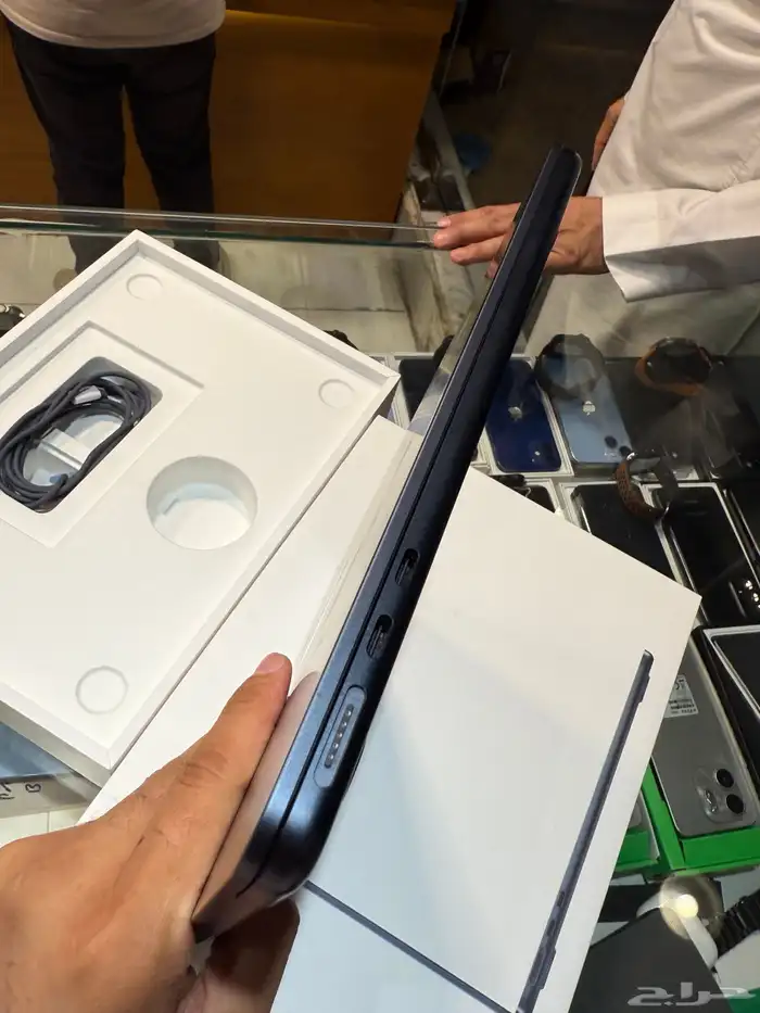 ماك بوك   آير 2024 معالج M2 بكرتونه واغراضه 256 قيقاء 8