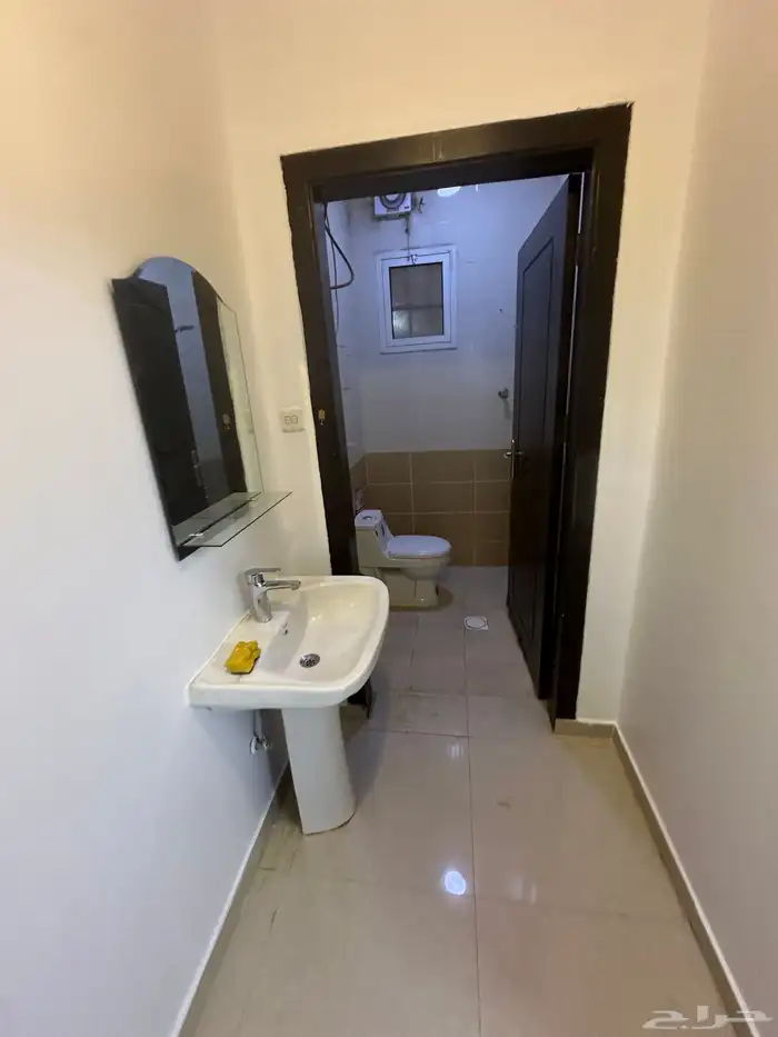 للايجار شقه بحى اليرموك ثلاث غرف 2850 5