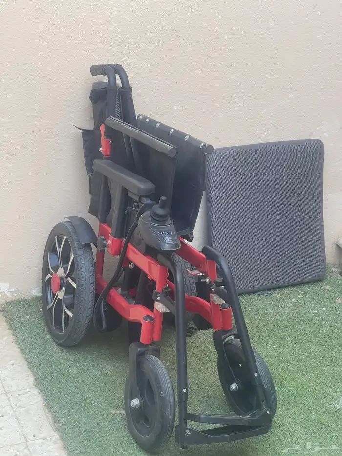 عربيه كهرب تحتاج بطاريه وشاحن فقط نضيفه جدا 4