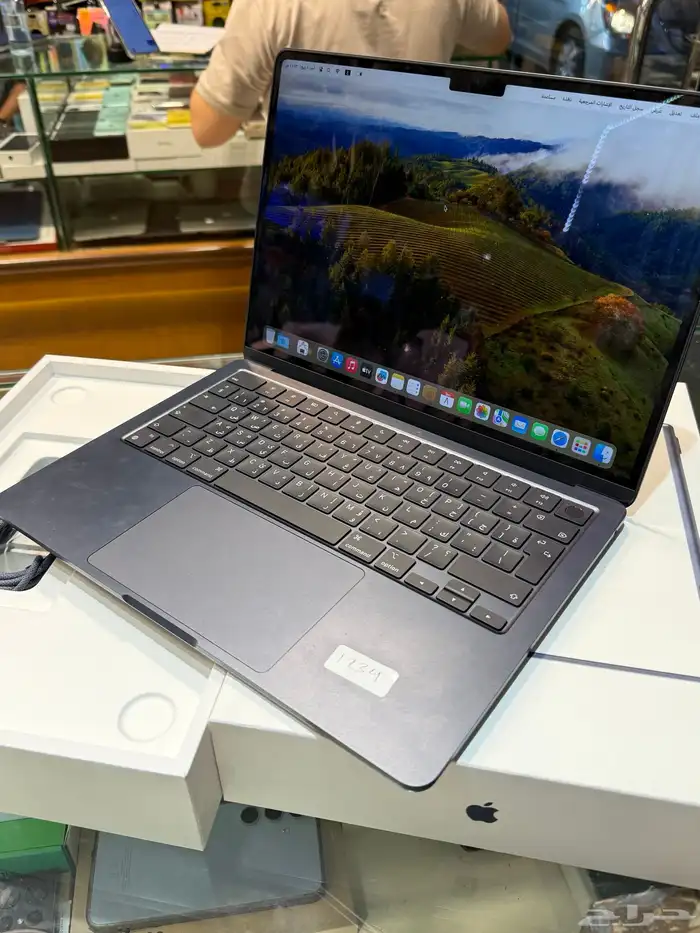 ماك بوك   آير 2024 معالج M2 بكرتونه واغراضه 256 قيقاء 0