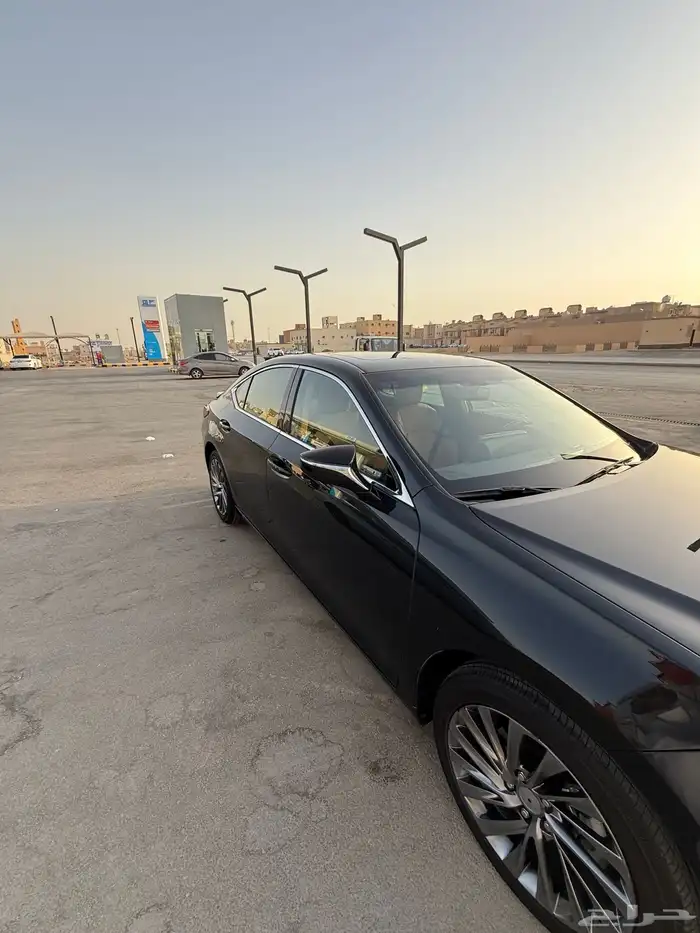 لكزس هايبرد es 300. 2023 6