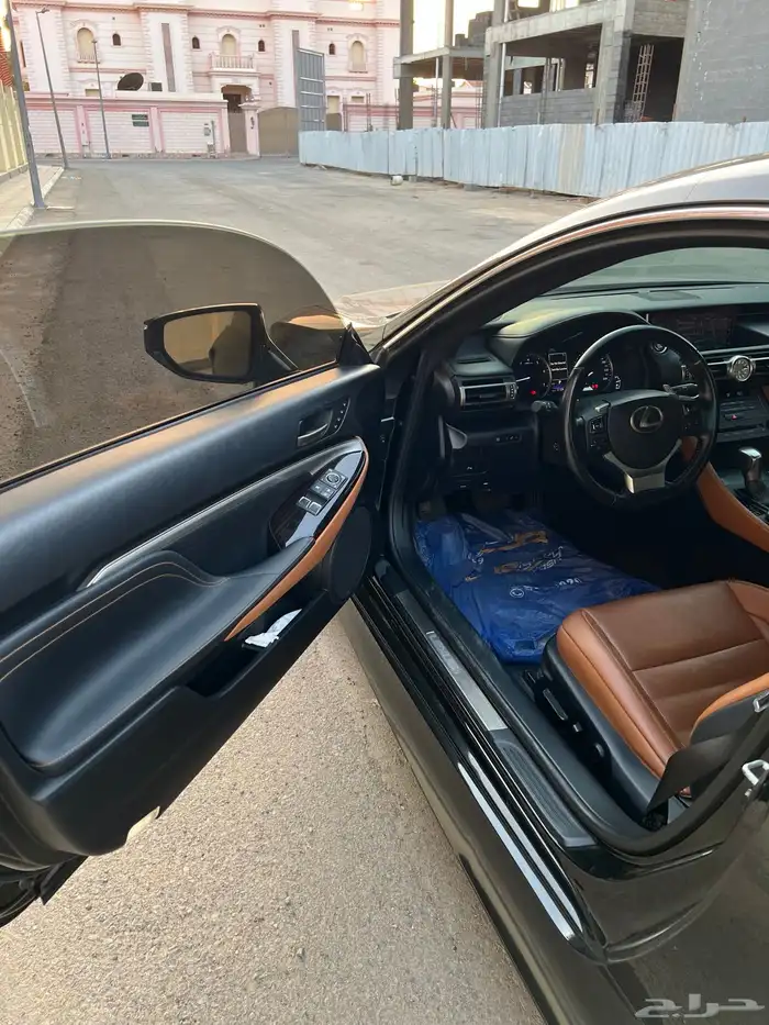 لكزس RC350 2020 8