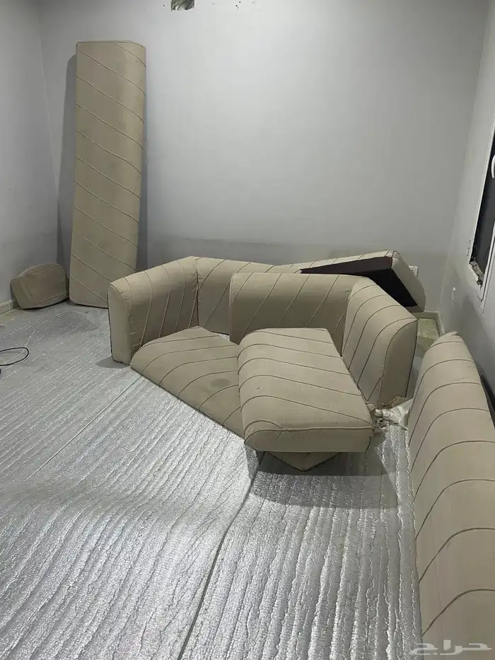 كنب شبه جديد ومساند سبع قطع للبيع 1