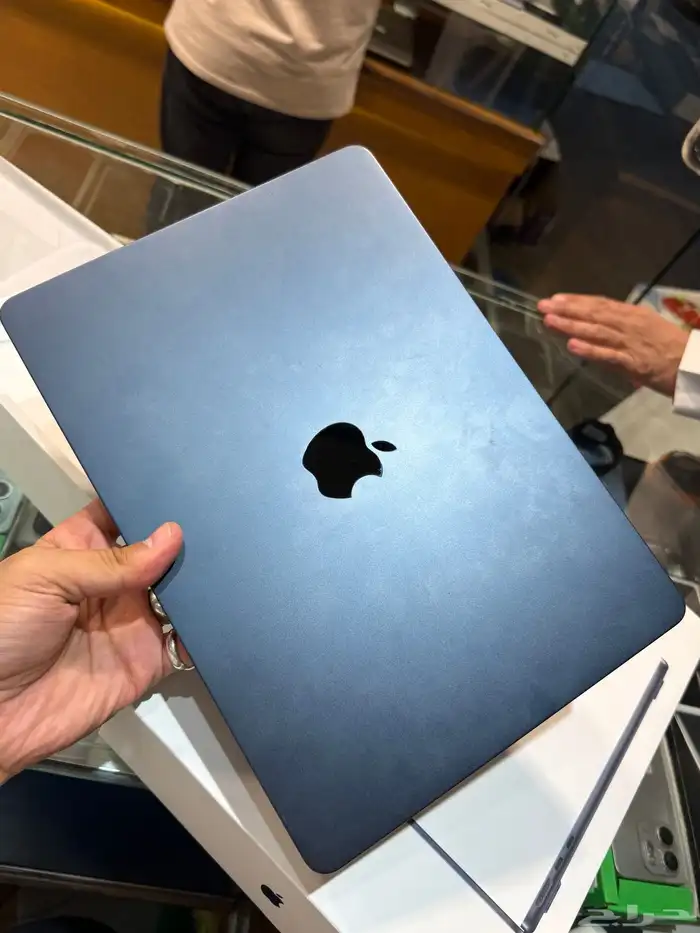 ماك بوك   آير 2024 معالج M2 بكرتونه واغراضه 256 قيقاء 4