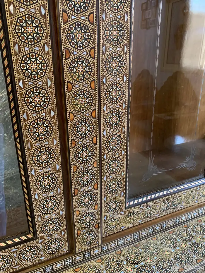 فاترينا شغل دمشقي موزاييك مطعم بالصدف انتيك وزجاج مشغول 3