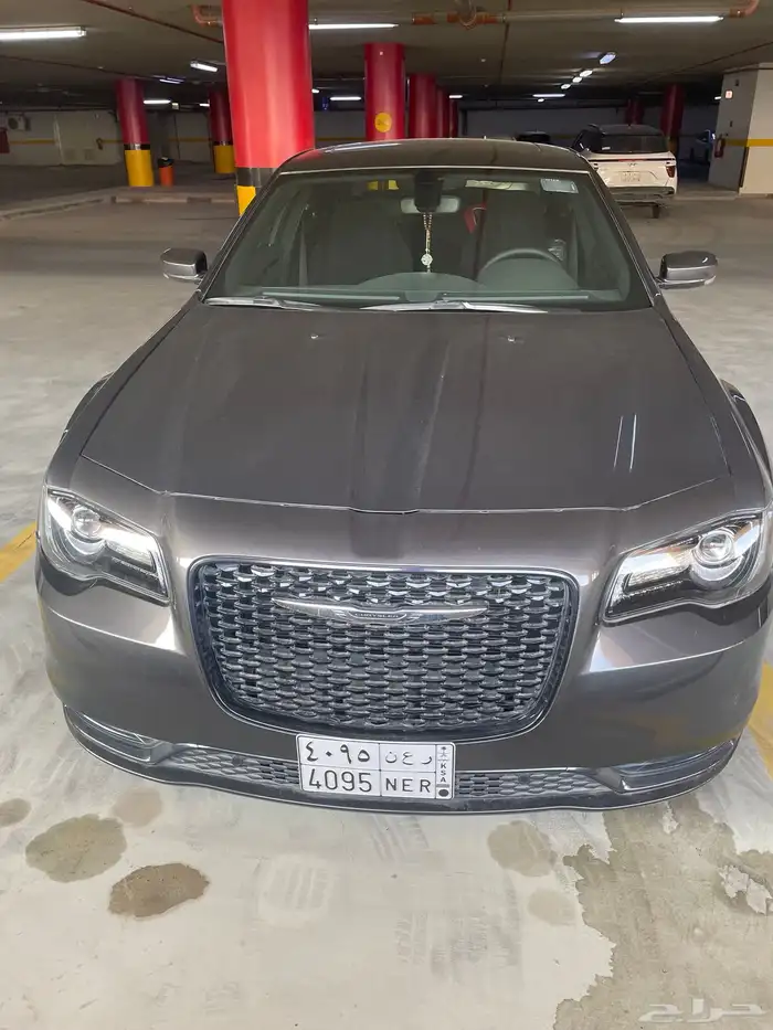كرايسلر 300s موديل 2023 للتقبيل كاش للبنك 1