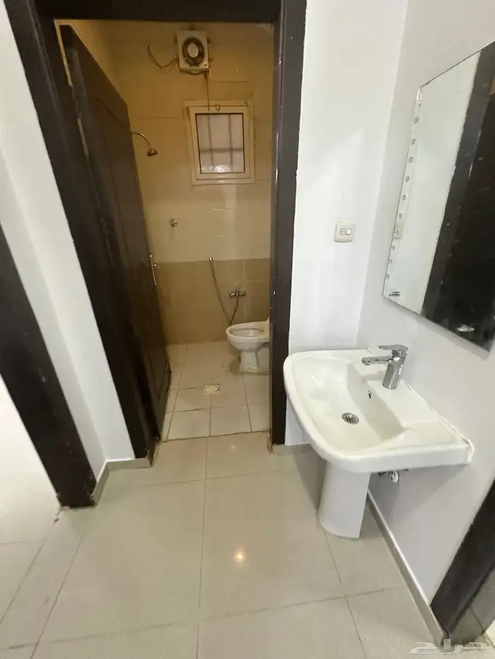 للايجار شقه بحى اليرموك ثلاث غرف 2850 10