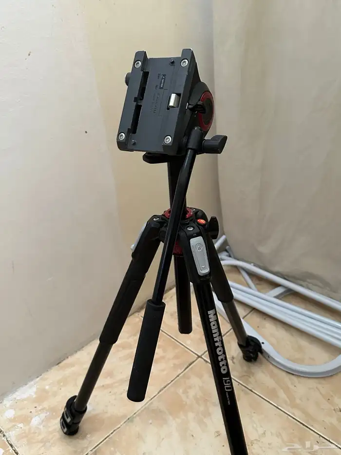 للبيع  ترايبود Manfrotto 190 pro 3 مع راس فيديو MVH500AH 0