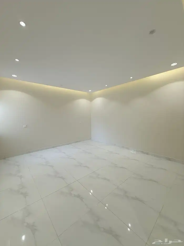 للبيع دور ارضي بمدخل سياره مساحه235م بالمحاله 20