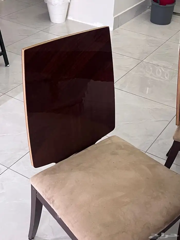 غرفة سفره مكونه من 9 كراسي وبوفيه 3