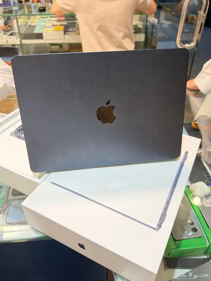 ماك بوك   آير 2024 معالج M2 بكرتونه واغراضه 256 قيقاء 3