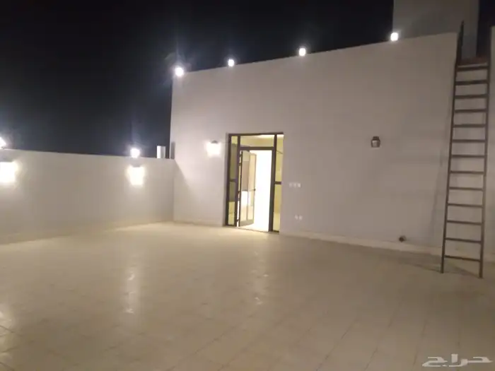 فلة للبيع حي الزمرد جده 30