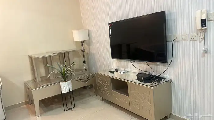 شاشات تلفزيون سمارت واحد 55 بوصه والثاني 60 بوصه 1