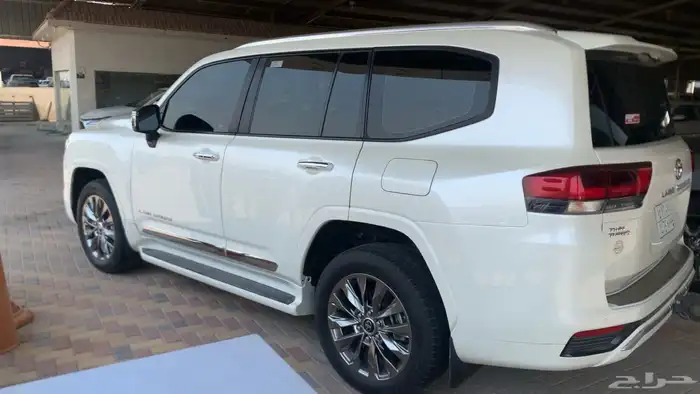 لاندكروزر GXR3 موديل 2023 3