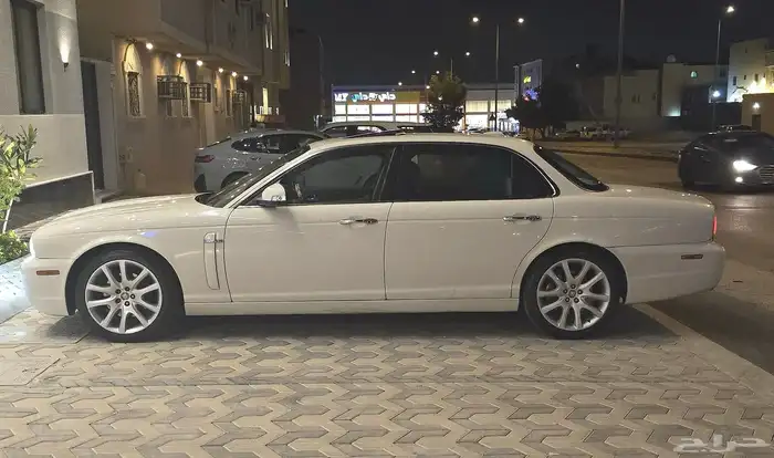 جاكوار اكس جيه 9