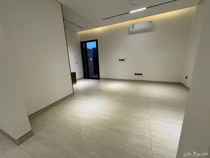 للإيجار دور أرضي بحي العارض جديد لم يسكن 11
