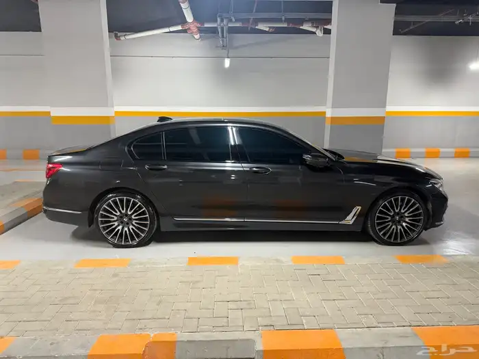 بي ام دبليو 750li 2018 بعقد صيانة ناغي 10 سنوات ممشى قليل 0