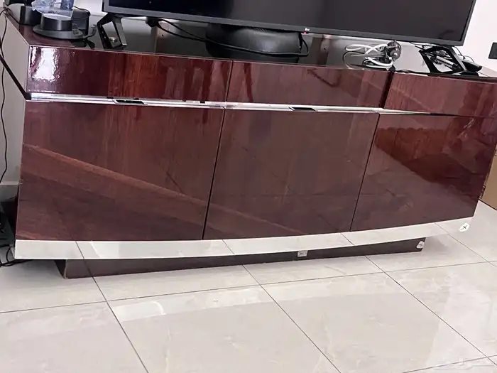 غرفة سفره مكونه من 9 كراسي وبوفيه 0