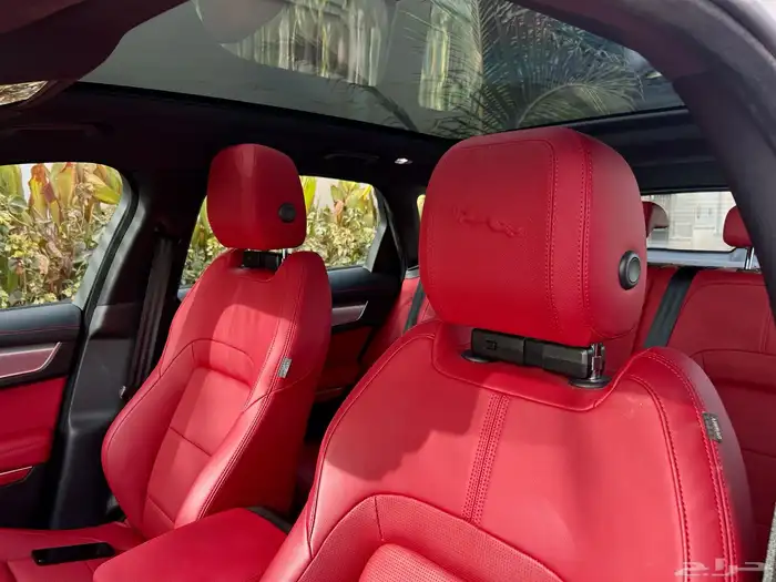 جاكوار F-Pace موديل 2023 ار داينمك فل على الضمان 12