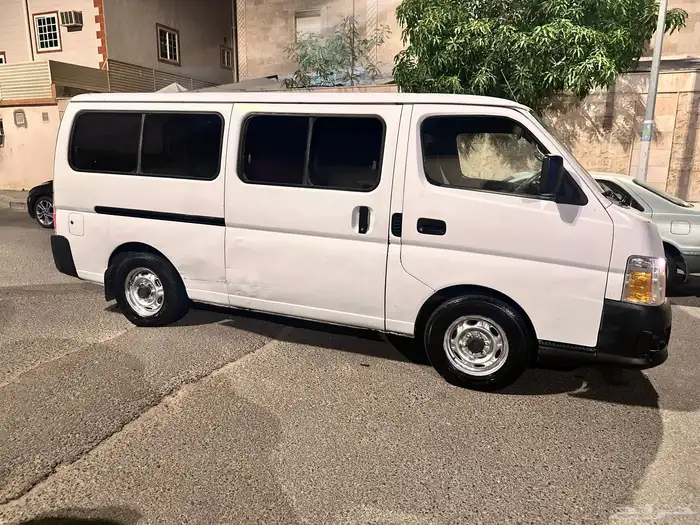 للبيع باص نيسان 2007 0