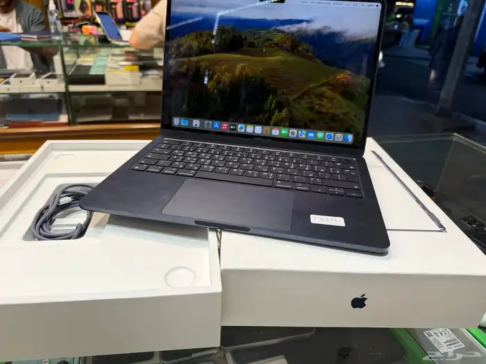 ماك بوك   آير 2024 معالج M2 بكرتونه واغراضه 256 قيقاء 16