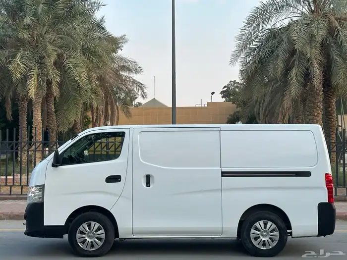 نيسان باص بضاعه موديل 2020 سعودي قير عادي ديزل شامل الضريبة 2
